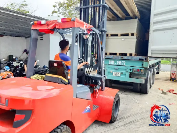 Bốc Xếp Container 20ft – Nhân Công Đóng Rút Hàng Chuyên Nghiệp