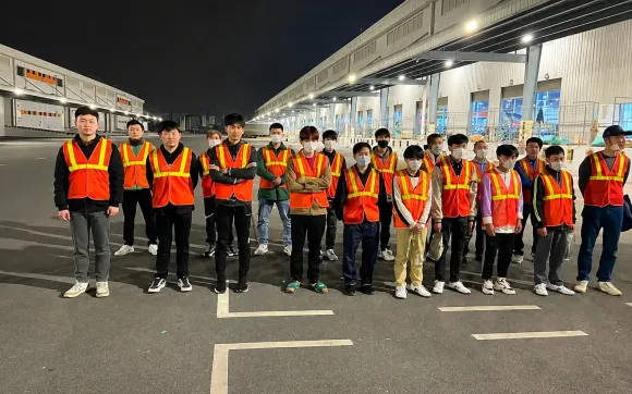 Bốc Xếp Hàng Nặng – Nhân Công Bốc Dỡ Hàng Hóa Chuyên Nghiệp