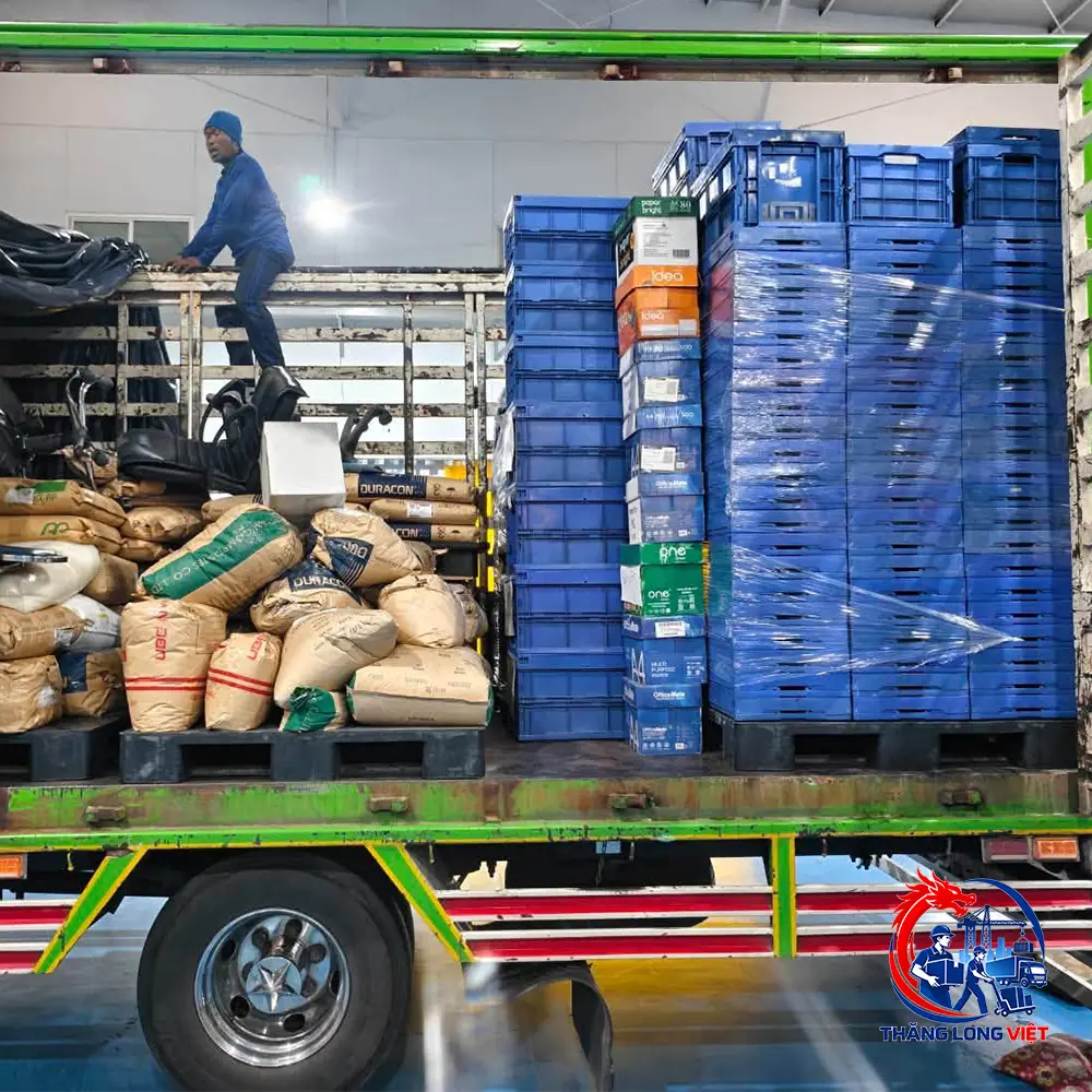 Đ&oacute;ng h&agrave;ng v&agrave; bốc xếp container 40 feet