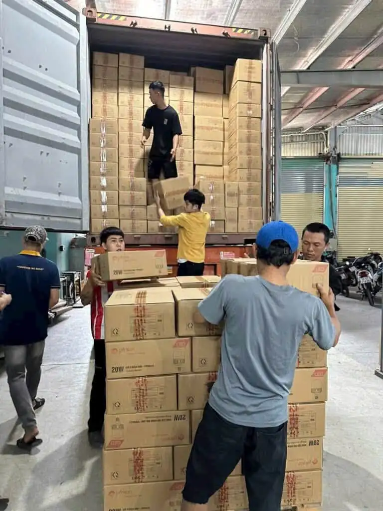 Nh&acirc;n c&ocirc;ng bốc xếp h&agrave;ng h&oacute;a Quận Ph&uacute; Nhuận TPHCM