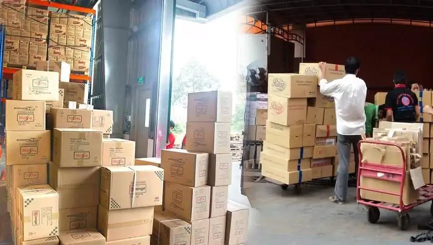 Nh&acirc;n c&ocirc;ng bốc xếp kho h&agrave;ng Quận 12