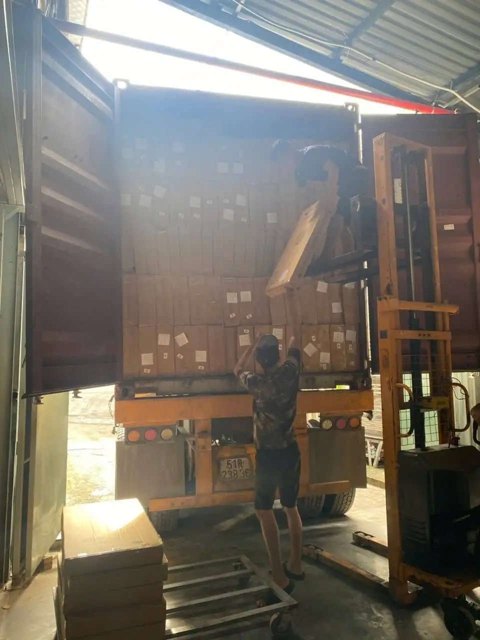 Dịch vụ bốc xếp xe tải Quận Ph&uacute; Nhuận