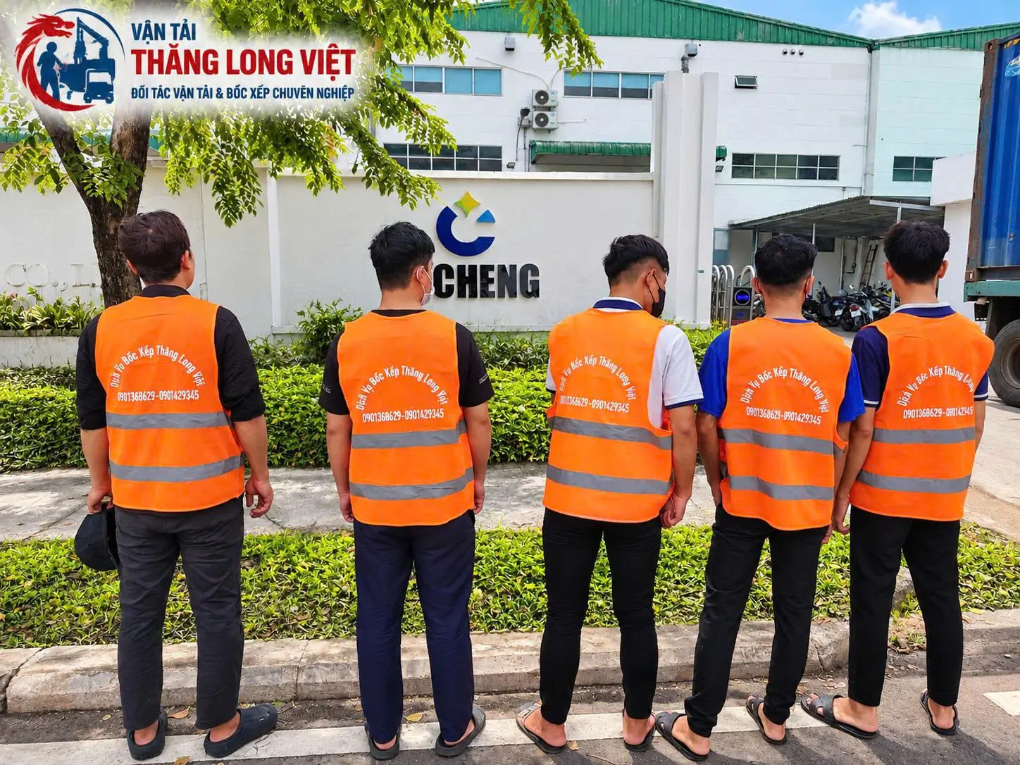 Nh&acirc;n c&ocirc;ng bốc xếp khu c&ocirc;ng nghiệp Dĩ An B&igrave;nh Dương