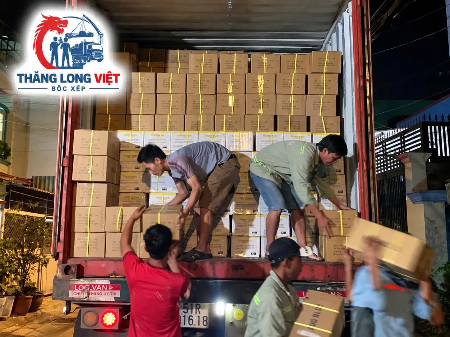 Bốc xếp xe tải container Khu C&ocirc;ng Nghiệp S&oacute;ng Thần