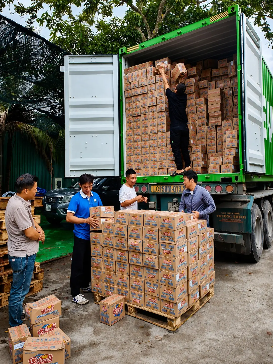 Bốc xếp h&agrave;ng h&oacute;a chuy&ecirc;n nghiệp
