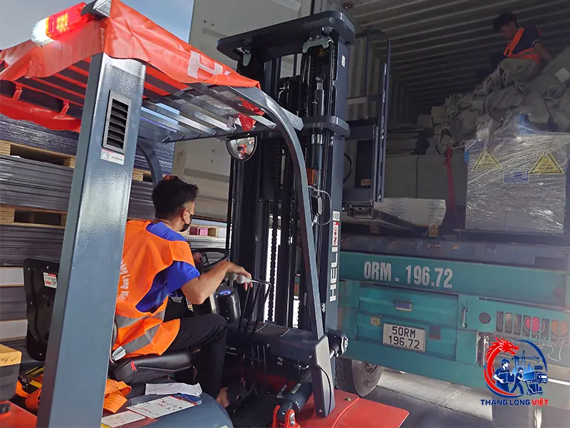 Thuê nhân công bốc xếp hàng hóa tại TPHCM