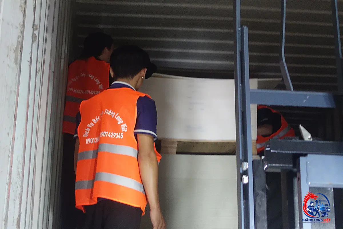 Bốc xếp xe tải container Khu C&ocirc;ng Nghiệp Đồng An