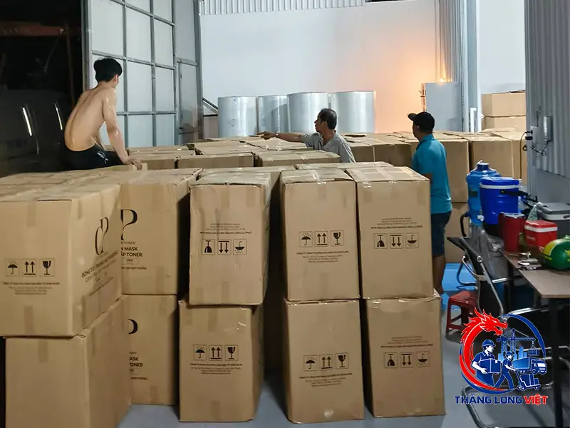 Thuê nhân công bốc xếp tại kho xưởng