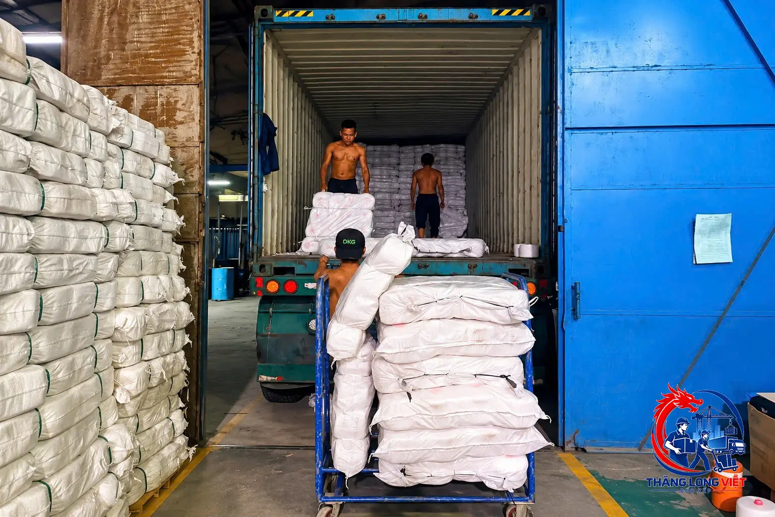 Bốc xếp xe tải container th&agrave;nh phố H&agrave; Nội